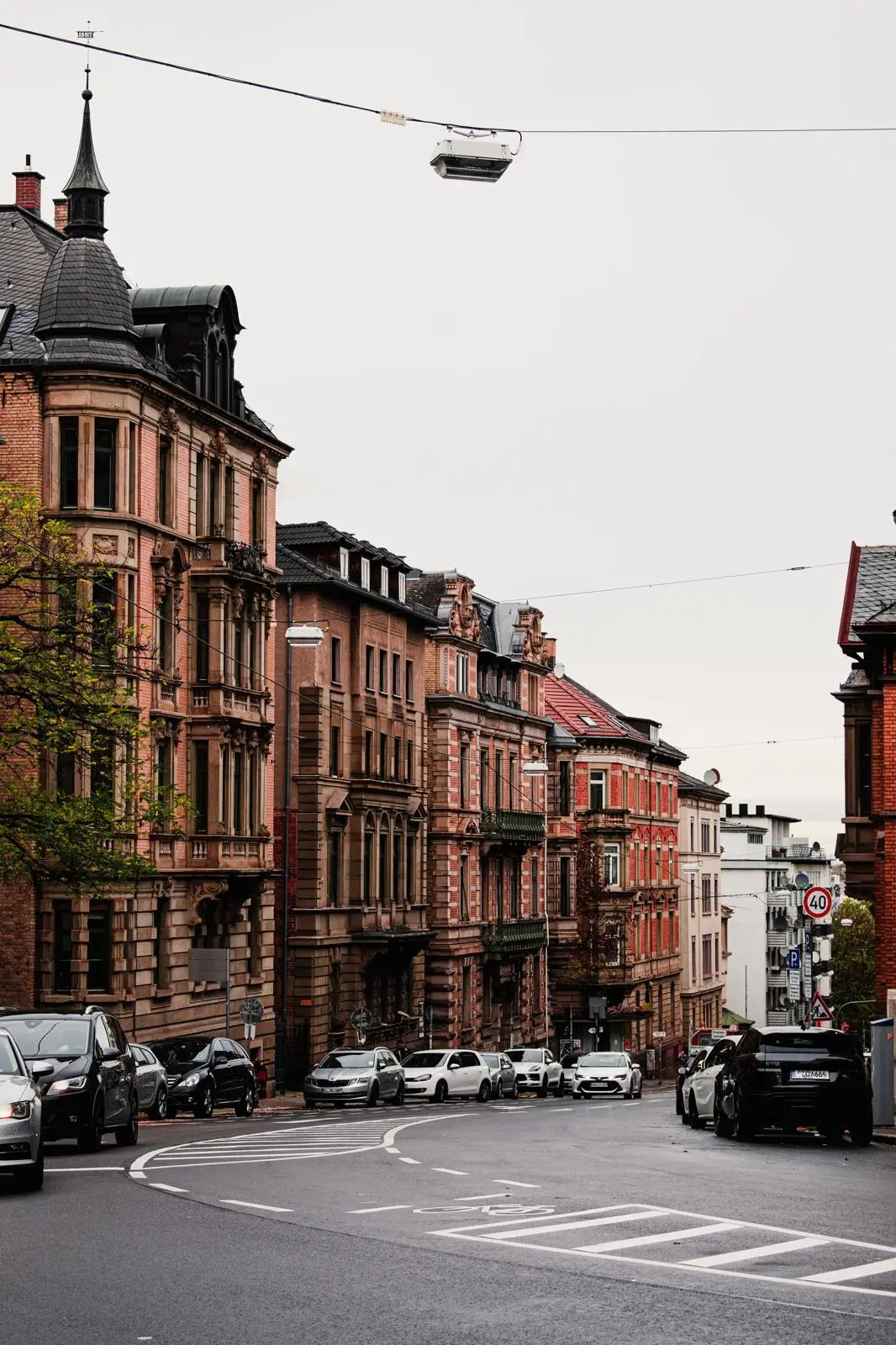 Stuttgarter Straßenzug mit historischen Fassaden